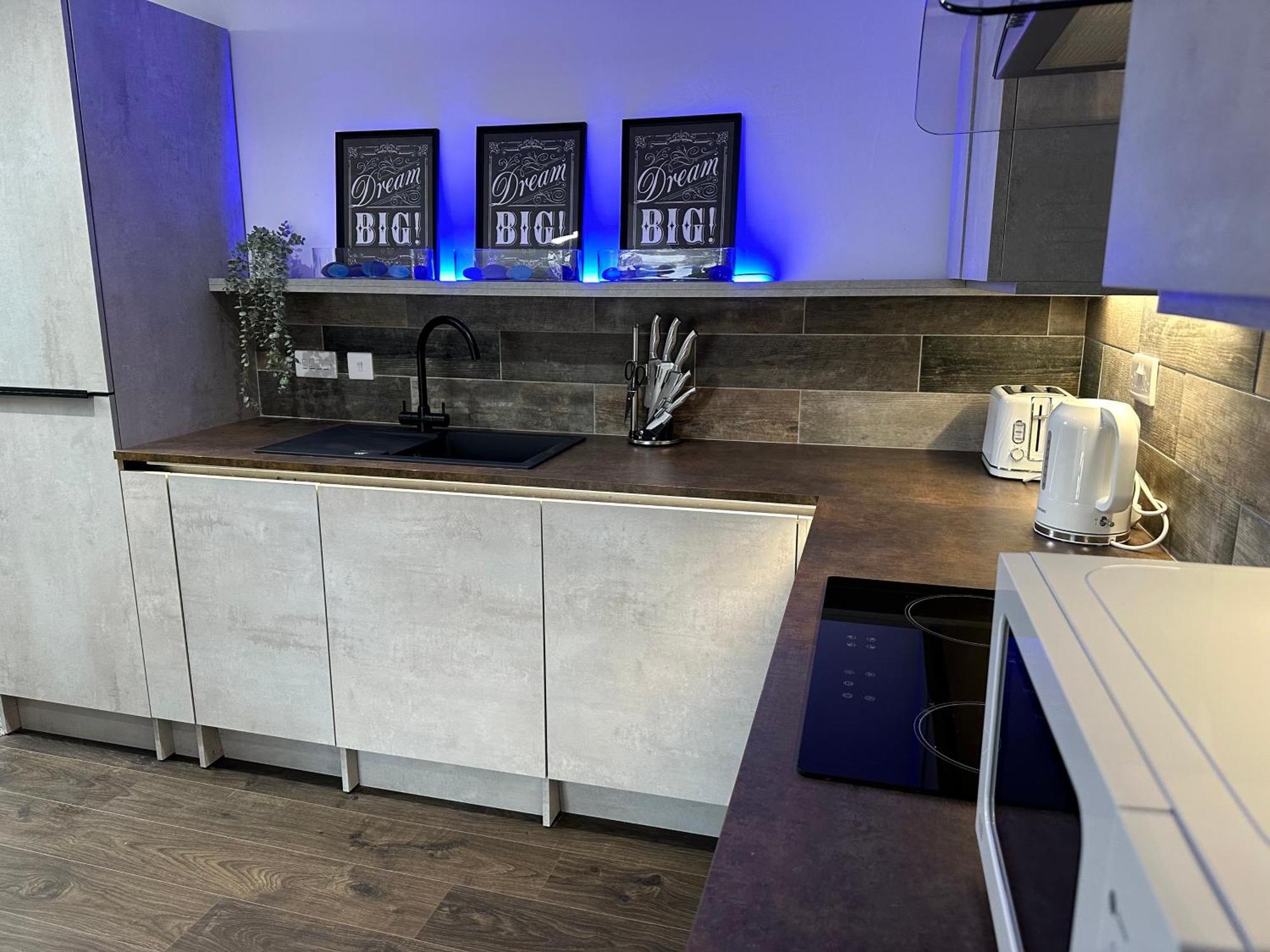 Vibrant Apartments Close To City Centre Cardiff Exterior foto
