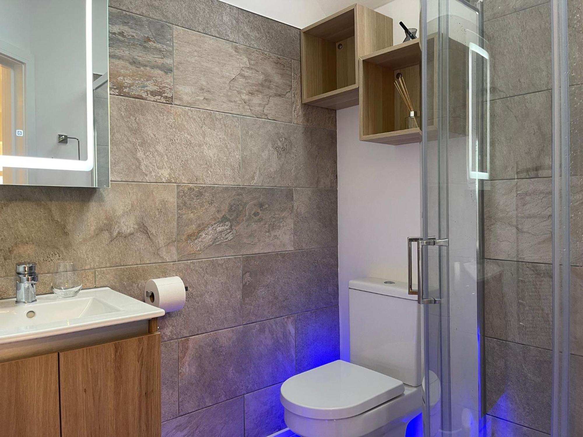 Vibrant Apartments Close To City Centre Cardiff Exterior foto